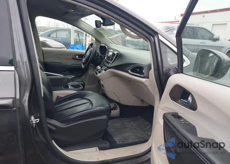 2020 Chrysler Voyager Lxi z USA, uszkodzony, nr VIN 2C4RC1DG8LR265156